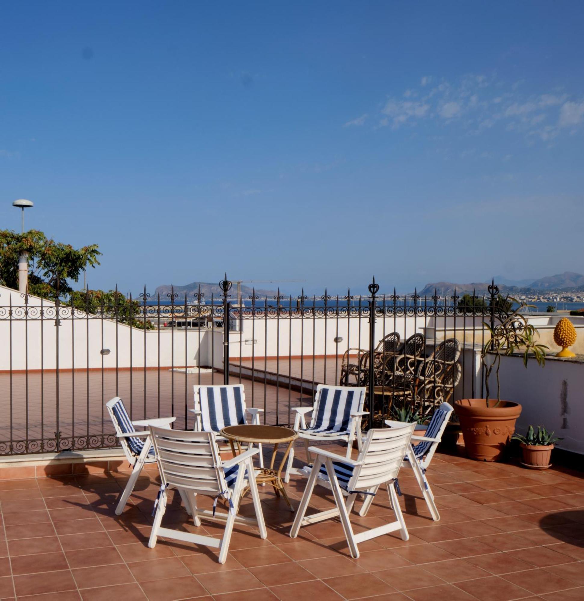 Апартаменты Attico Con Terrazza Sul Porto Палермо Экстерьер фото